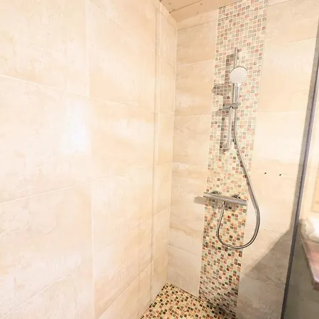 Sauna Jacuzzi 6 Personnes *