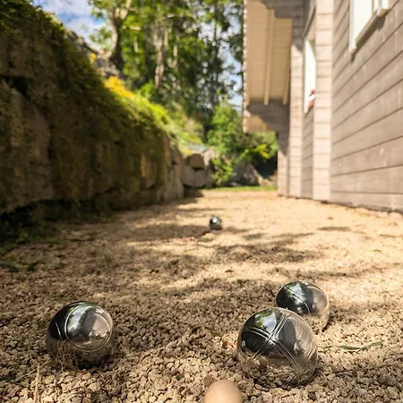 Sauna Jacuzzi 6 Personnes בקתה