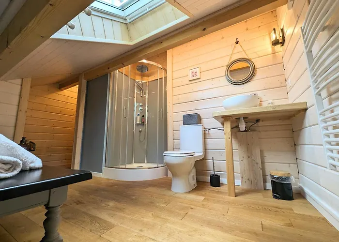 Chalet Sauna Jacuzzi 6 Personnes *