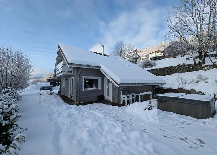 Chalet Sauna Jacuzzi 6 Personnes *